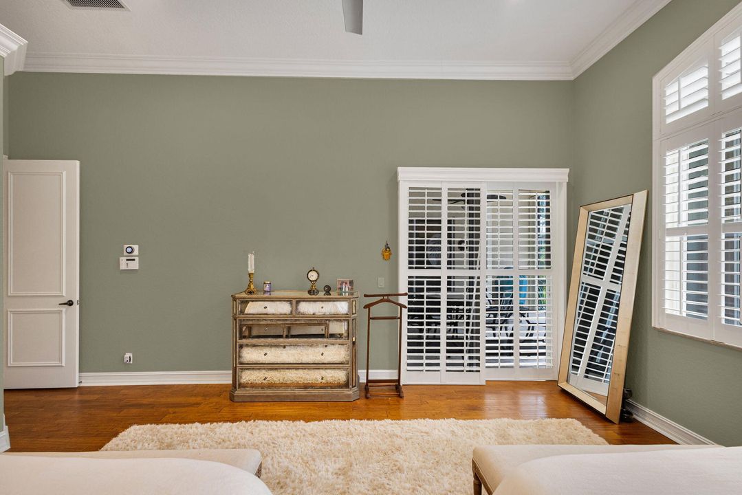 合同活跃: $1,299,000 (4 贝兹, 2 浴室, 2617 平方英尺)