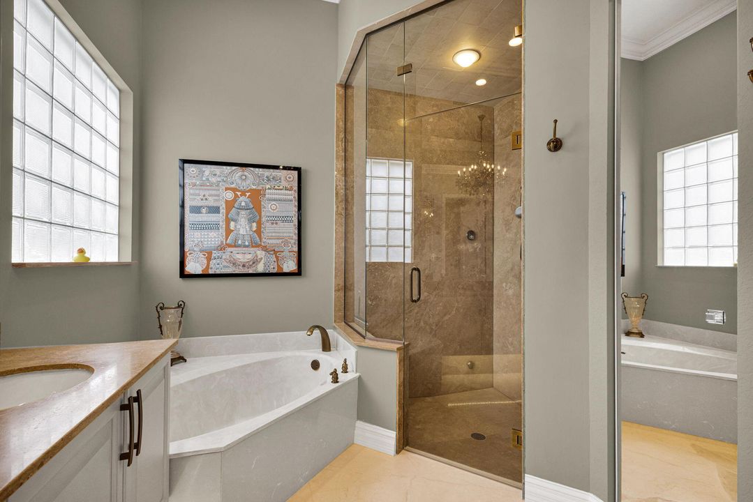 合同活跃: $1,299,000 (4 贝兹, 2 浴室, 2617 平方英尺)