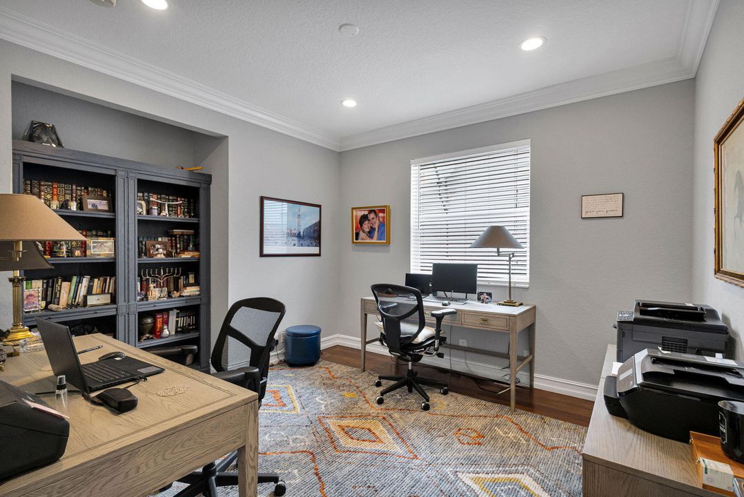 合同活跃: $1,299,000 (4 贝兹, 2 浴室, 2617 平方英尺)