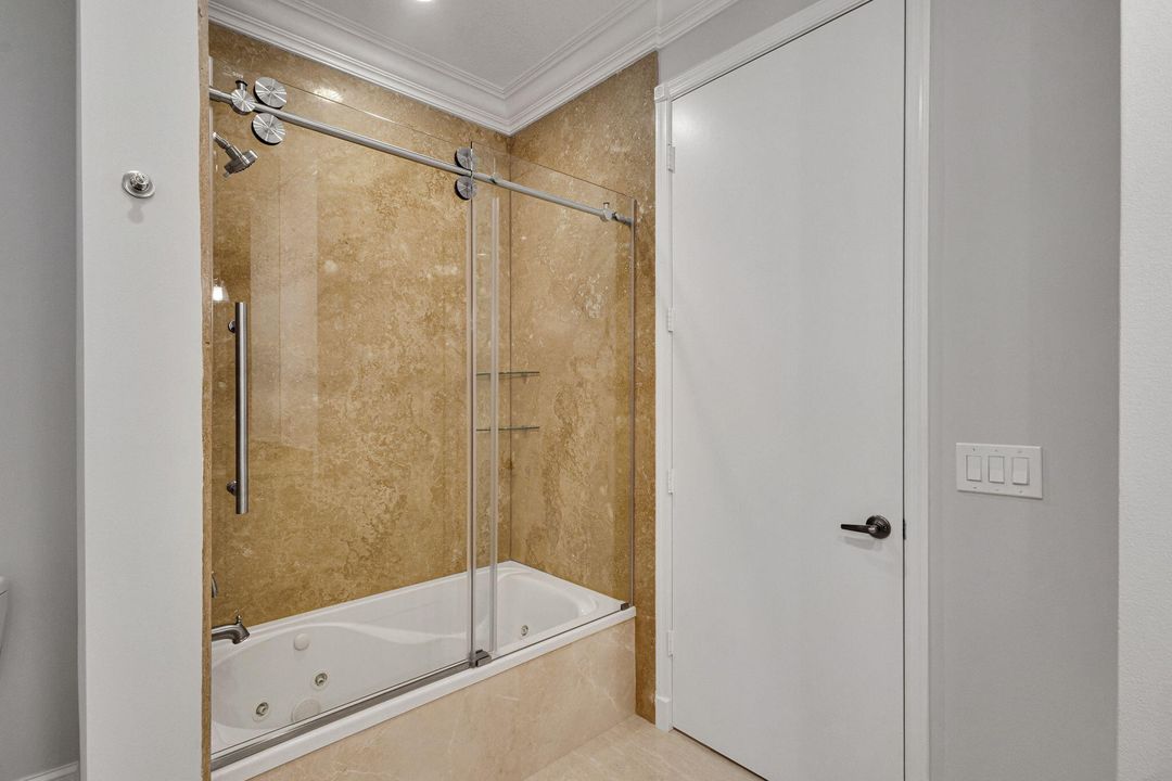 合同活跃: $1,299,000 (4 贝兹, 2 浴室, 2617 平方英尺)