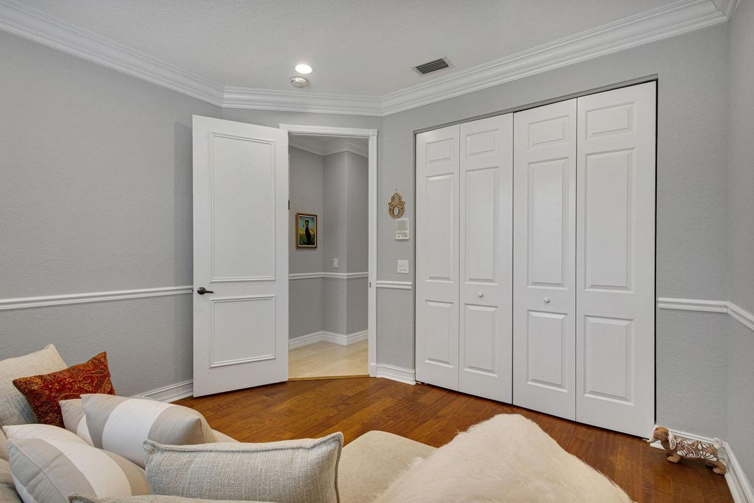 合同活跃: $1,299,000 (4 贝兹, 2 浴室, 2617 平方英尺)