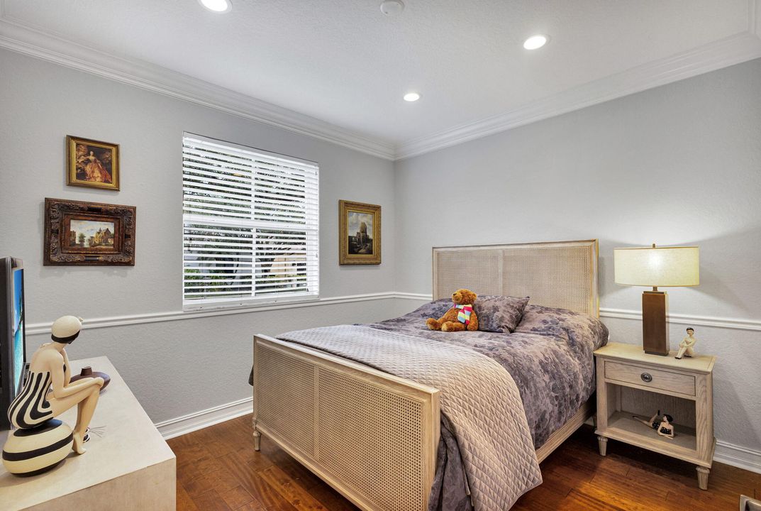 合同活跃: $1,299,000 (4 贝兹, 2 浴室, 2617 平方英尺)