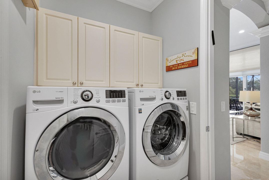 合同活跃: $1,299,000 (4 贝兹, 2 浴室, 2617 平方英尺)