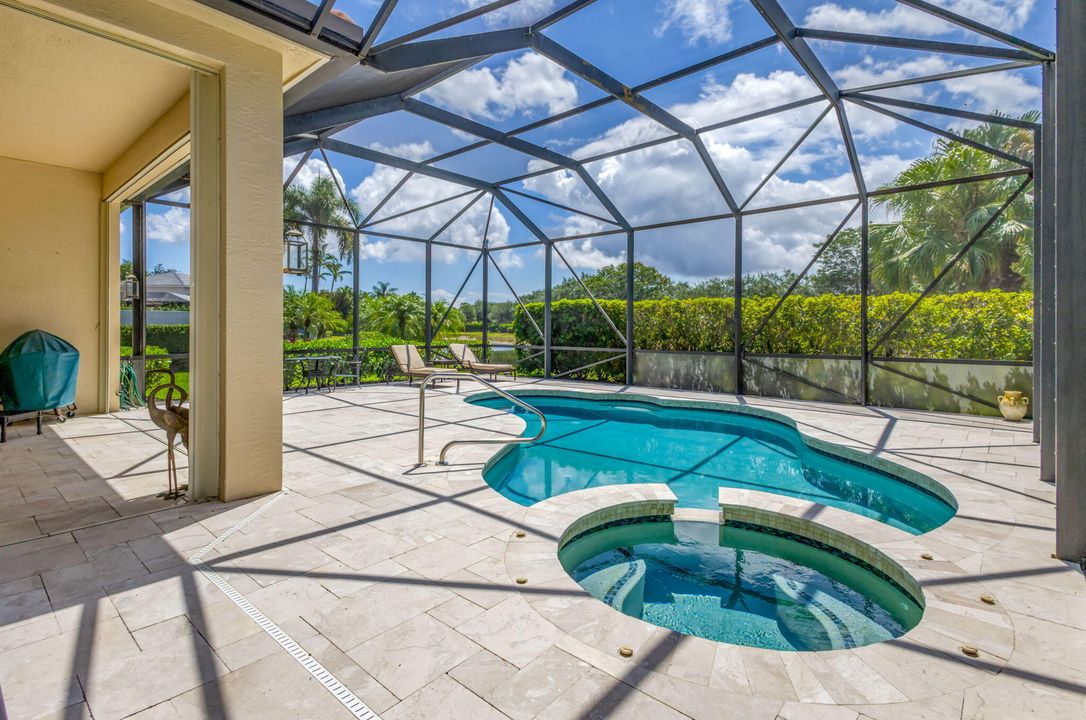 合同活跃: $1,299,000 (4 贝兹, 2 浴室, 2617 平方英尺)