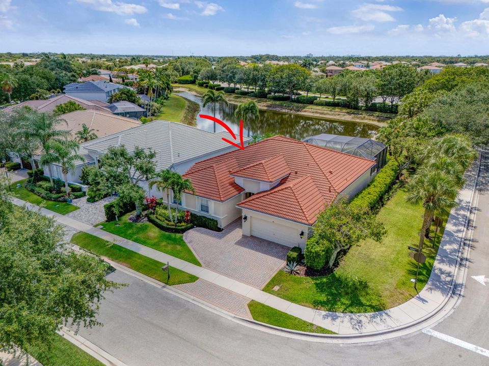 合同活跃: $1,299,000 (4 贝兹, 2 浴室, 2617 平方英尺)