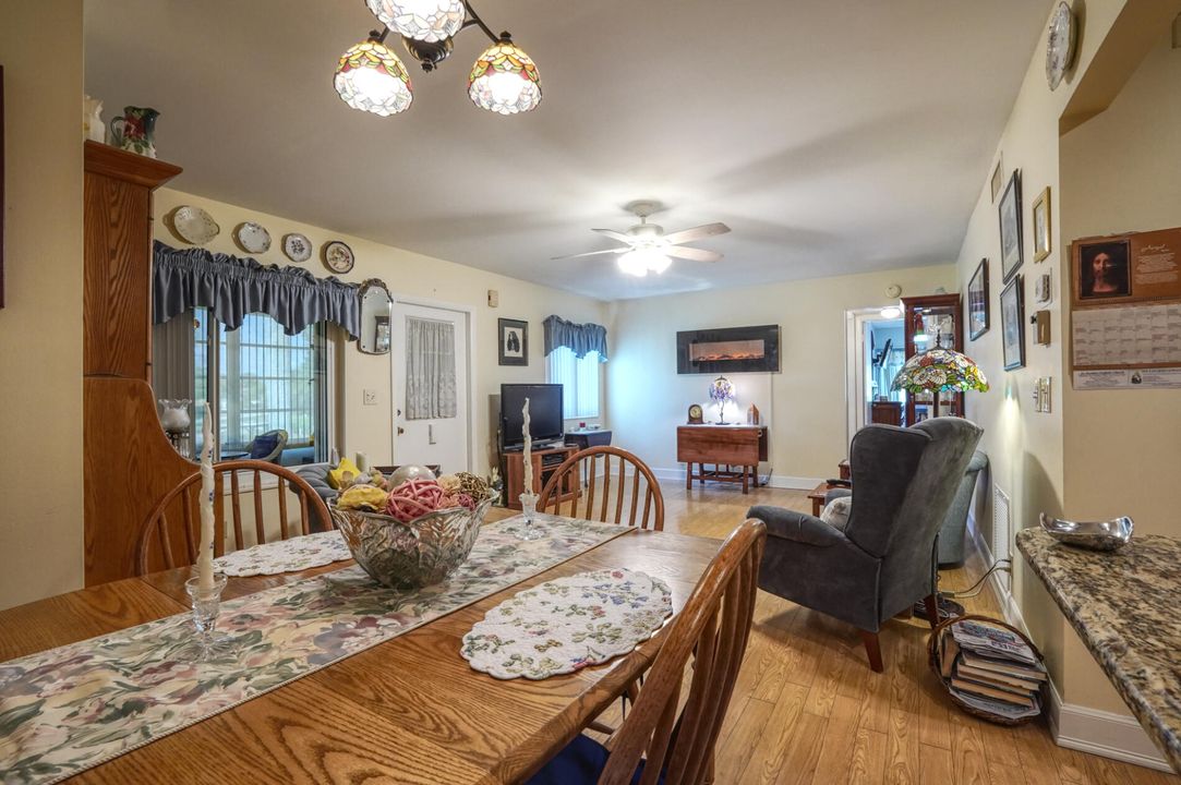 For Sale: $154,000 (2 beds, 1 baths, 935 Square Feet)