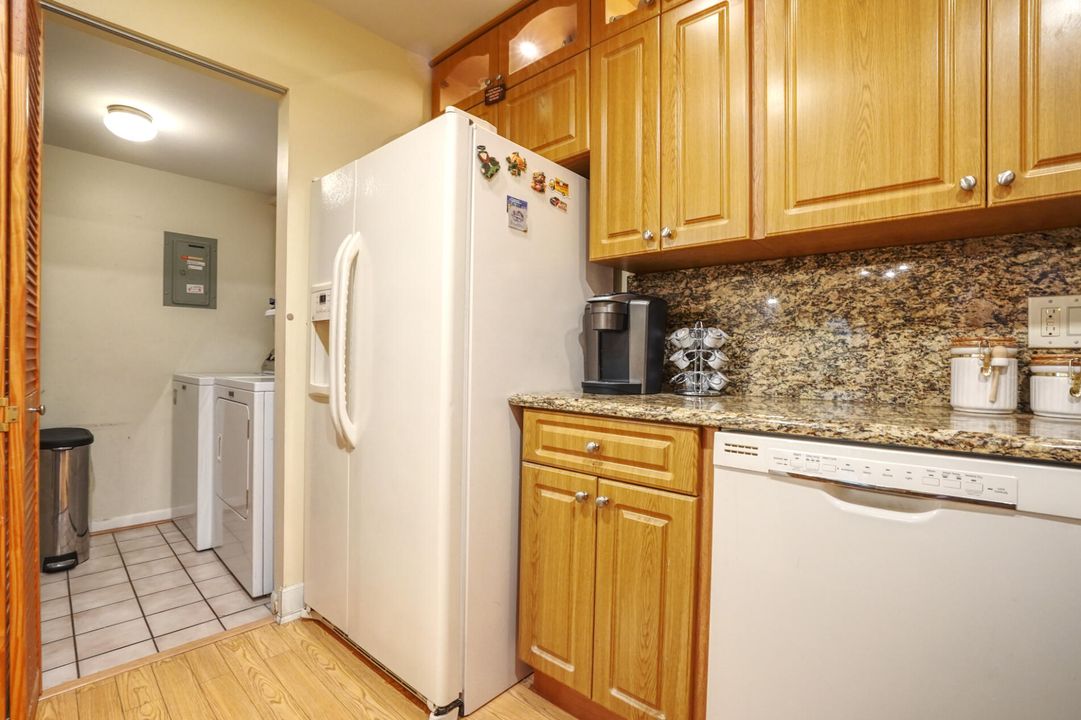 For Sale: $154,000 (2 beds, 1 baths, 935 Square Feet)