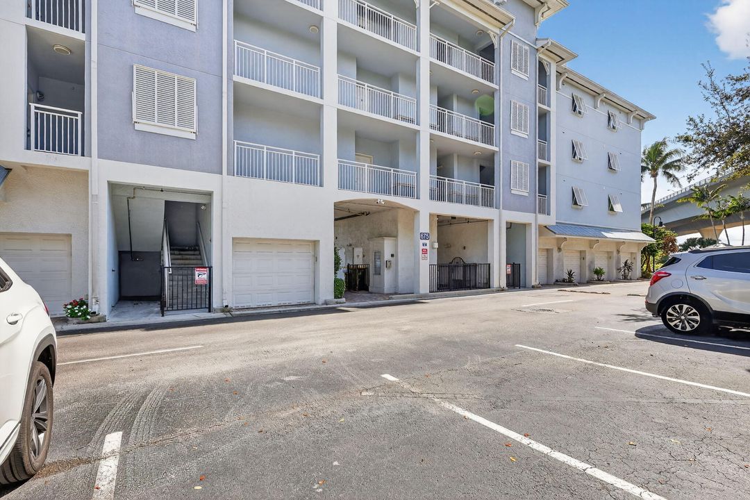 Под контрактом: $498,900 (2 спален, 2 ванн, 1126 Квадратных фут)