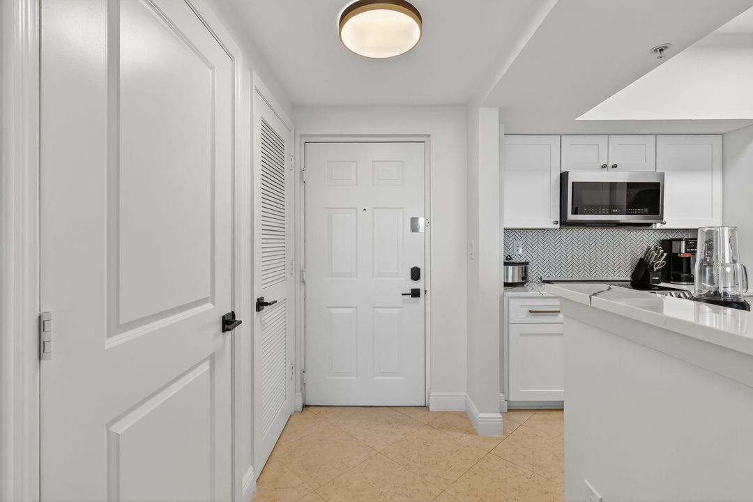 Под контрактом: $498,900 (2 спален, 2 ванн, 1126 Квадратных фут)