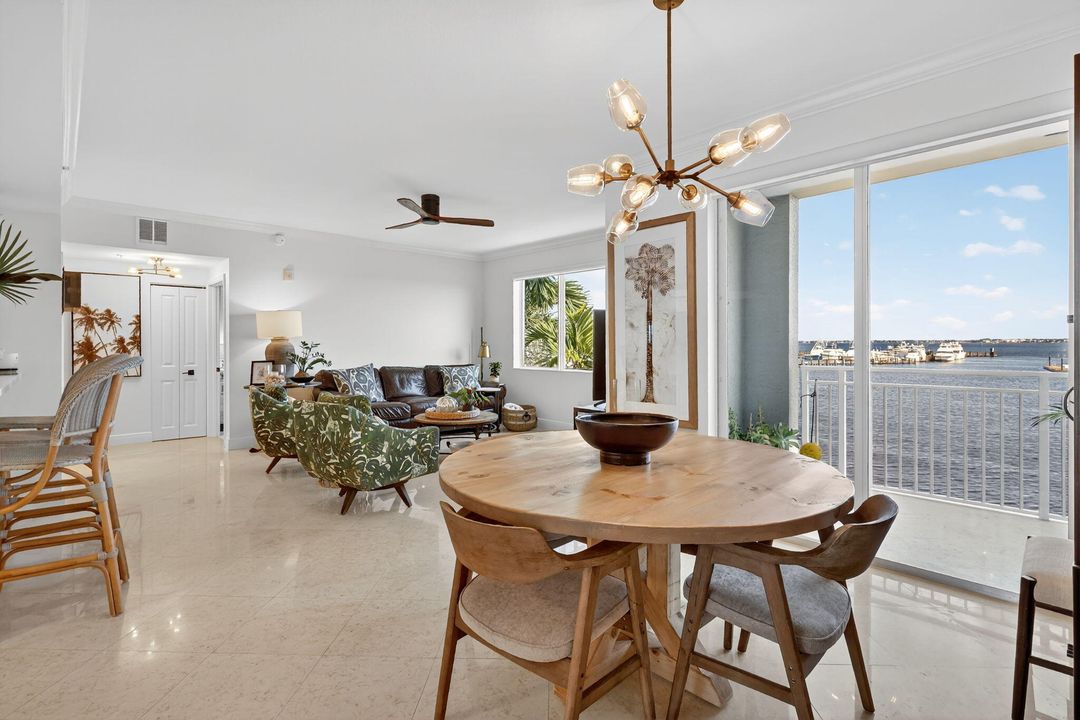 Под контрактом: $498,900 (2 спален, 2 ванн, 1126 Квадратных фут)