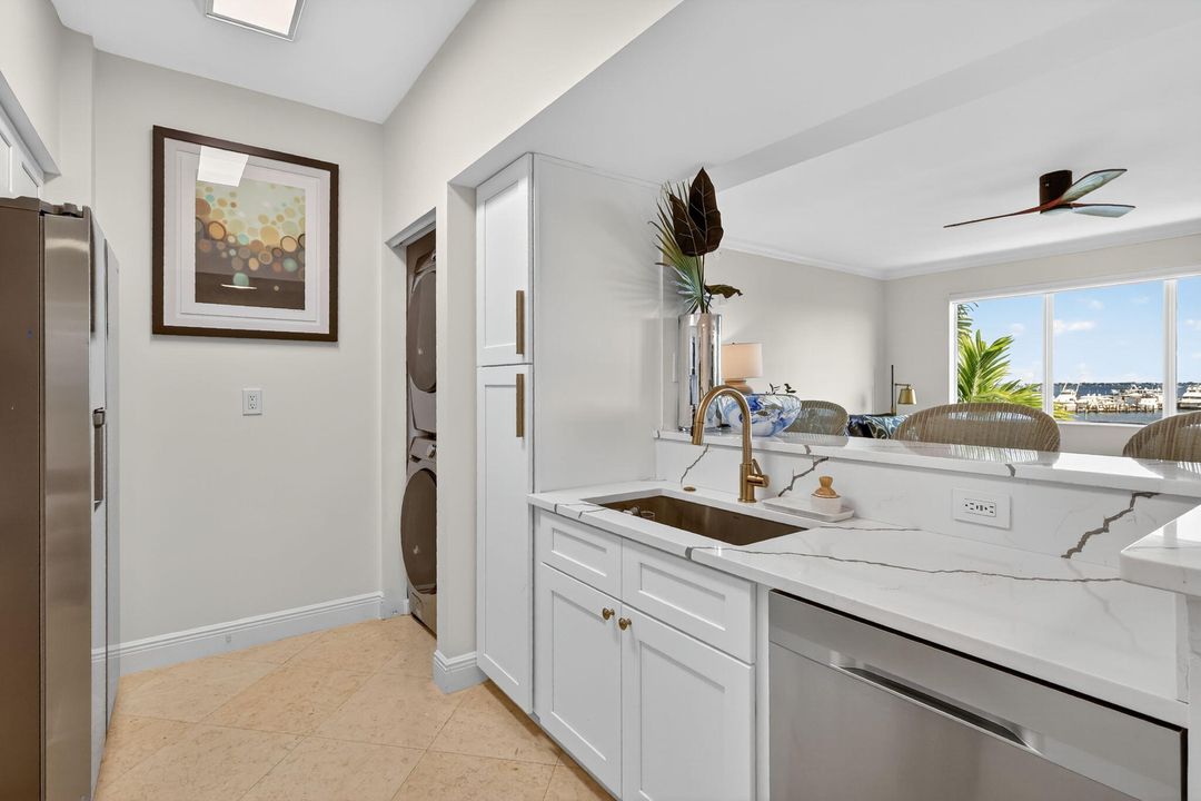 Под контрактом: $498,900 (2 спален, 2 ванн, 1126 Квадратных фут)