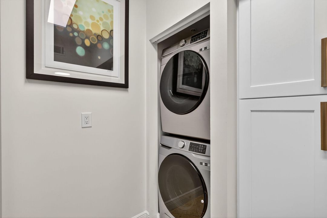 Под контрактом: $498,900 (2 спален, 2 ванн, 1126 Квадратных фут)