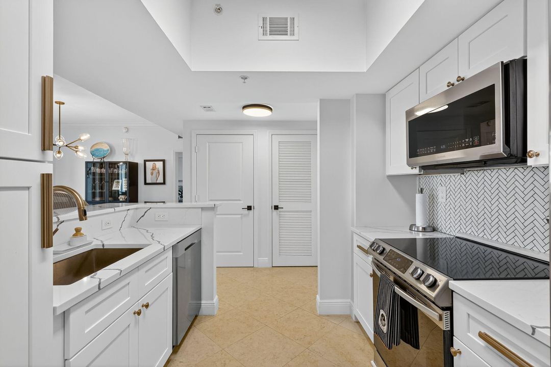 Под контрактом: $498,900 (2 спален, 2 ванн, 1126 Квадратных фут)