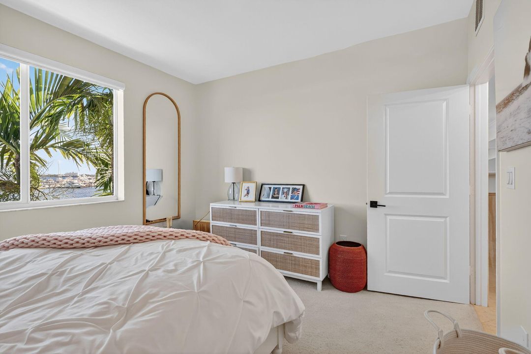 Под контрактом: $498,900 (2 спален, 2 ванн, 1126 Квадратных фут)