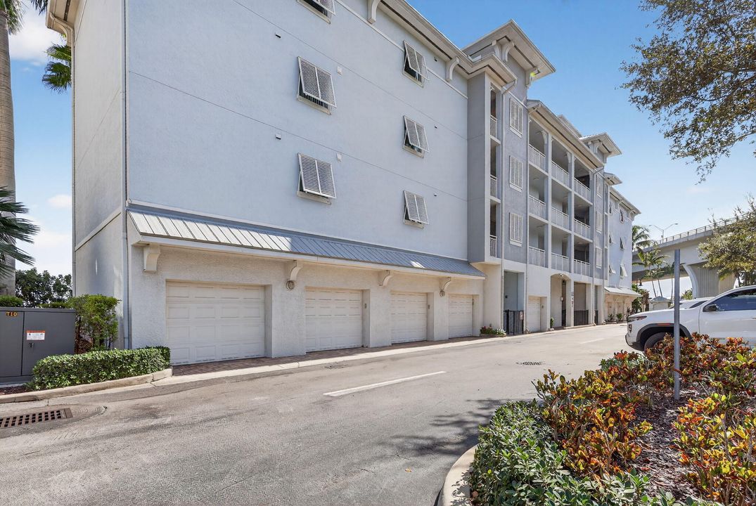 Под контрактом: $498,900 (2 спален, 2 ванн, 1126 Квадратных фут)