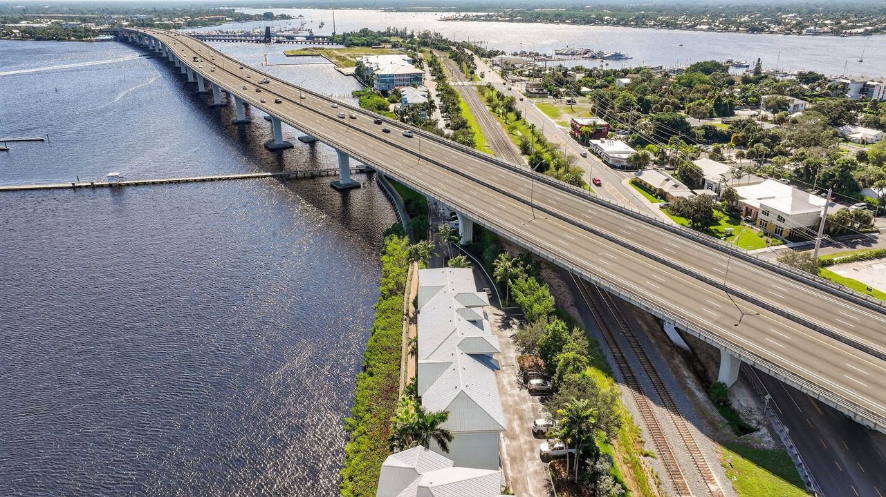 Под контрактом: $498,900 (2 спален, 2 ванн, 1126 Квадратных фут)