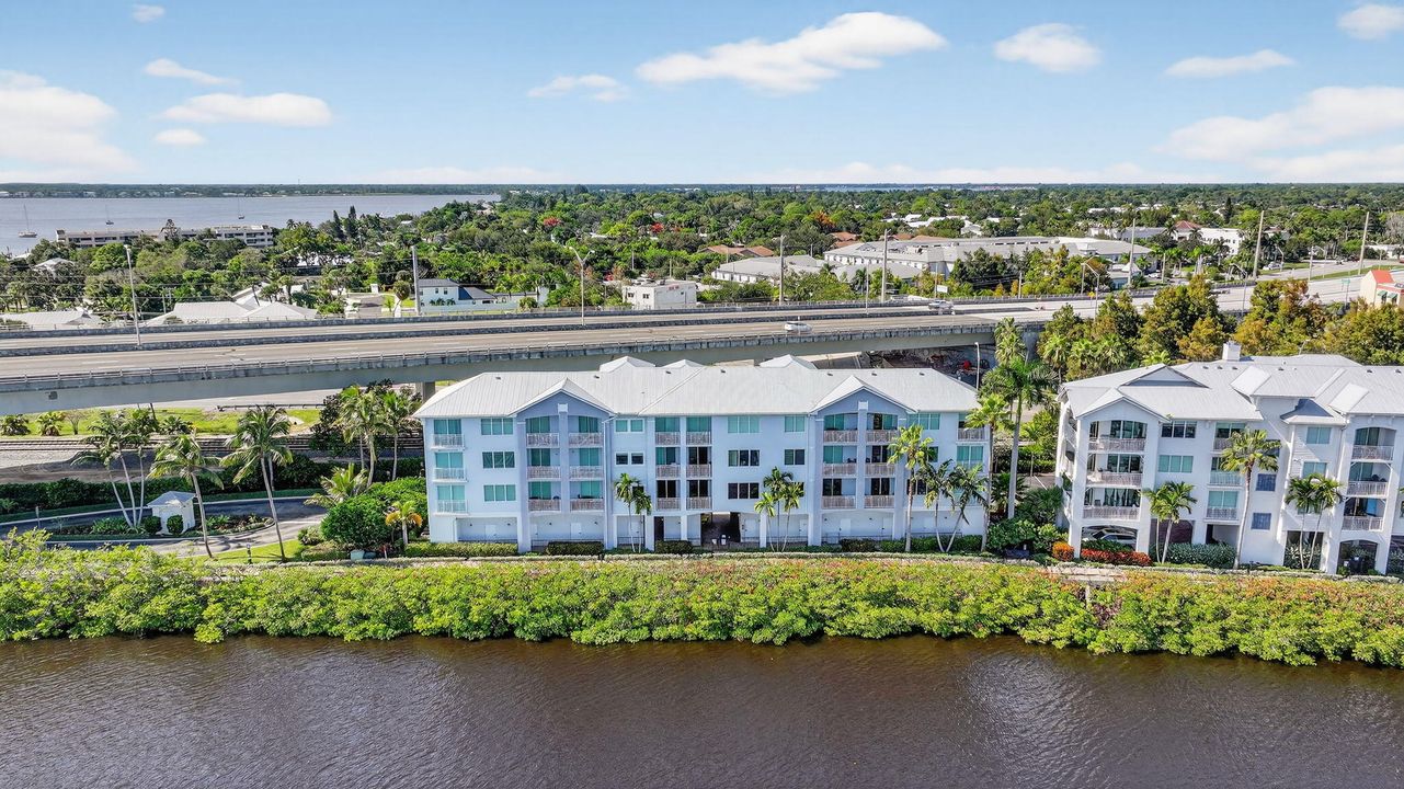 Под контрактом: $498,900 (2 спален, 2 ванн, 1126 Квадратных фут)