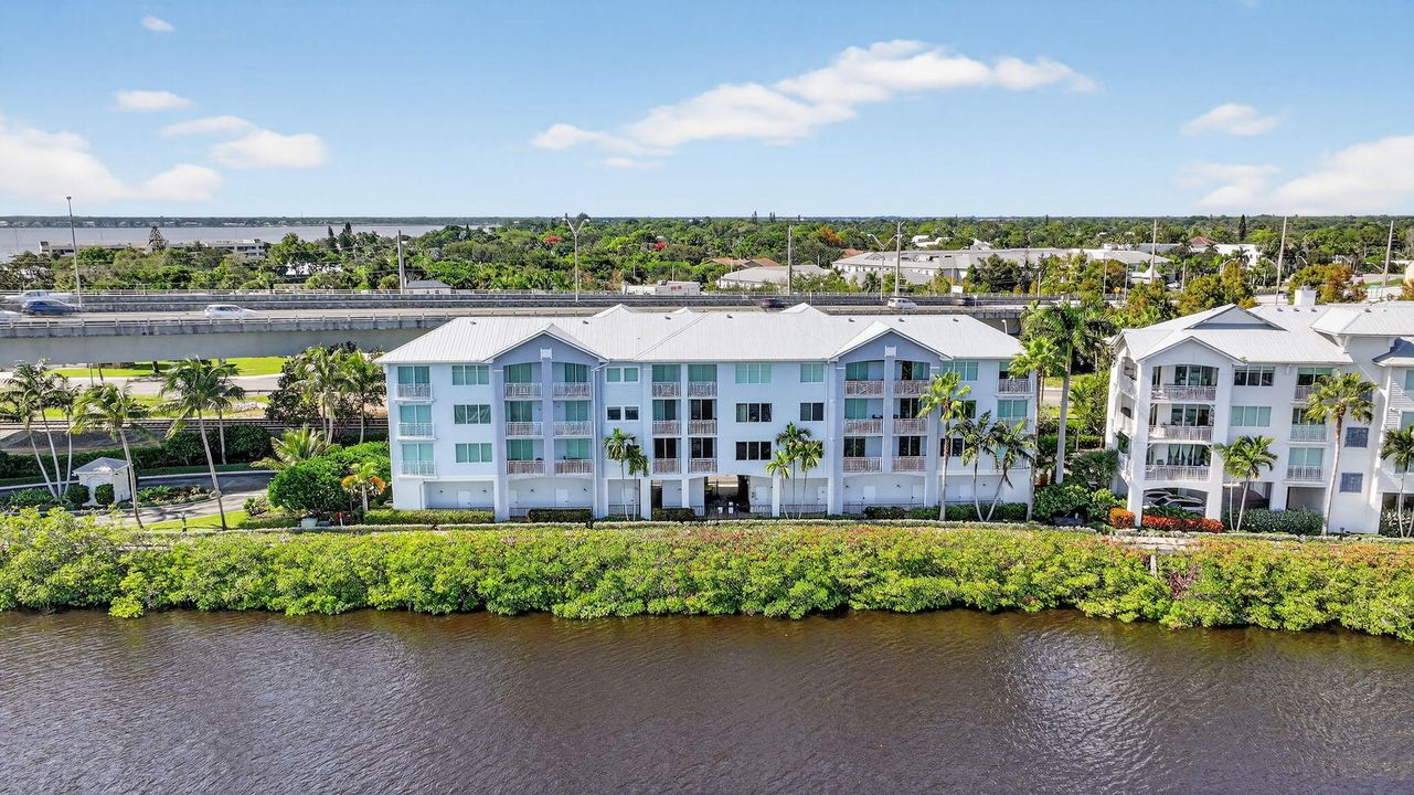 Под контрактом: $498,900 (2 спален, 2 ванн, 1126 Квадратных фут)