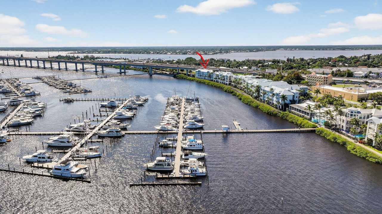 Под контрактом: $498,900 (2 спален, 2 ванн, 1126 Квадратных фут)