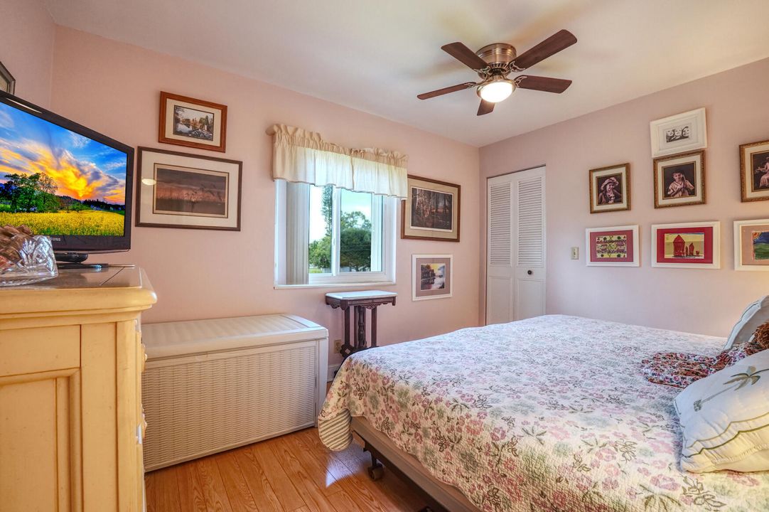 For Sale: $154,000 (2 beds, 1 baths, 935 Square Feet)