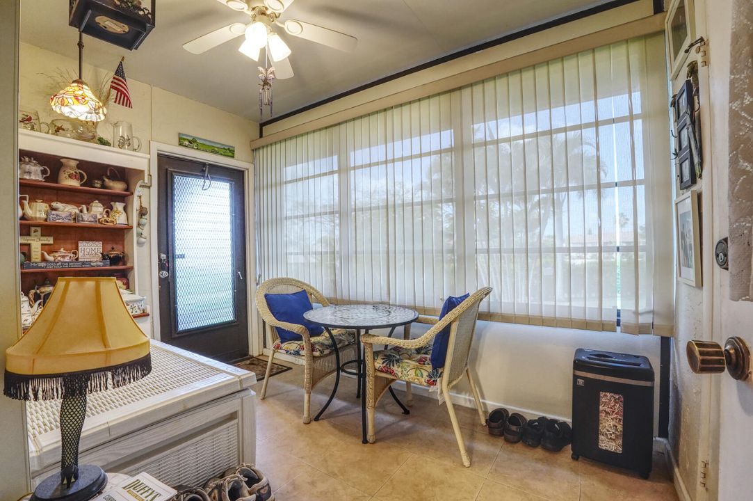 For Sale: $154,000 (2 beds, 1 baths, 935 Square Feet)