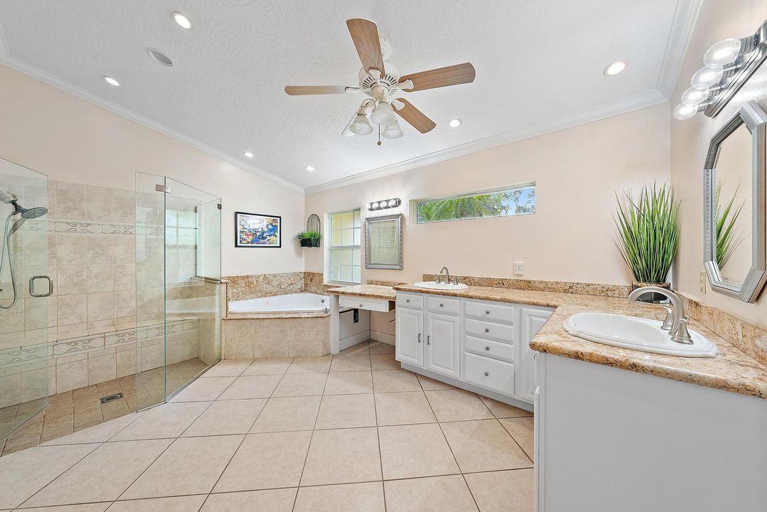 На продажу: $1,050,000 (4 спален, 3 ванн, 3143 Квадратных фут)