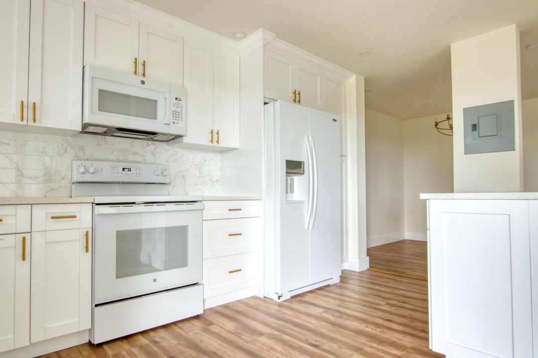 For Sale: $224,500 (2 beds, 2 baths, 1114 Square Feet)