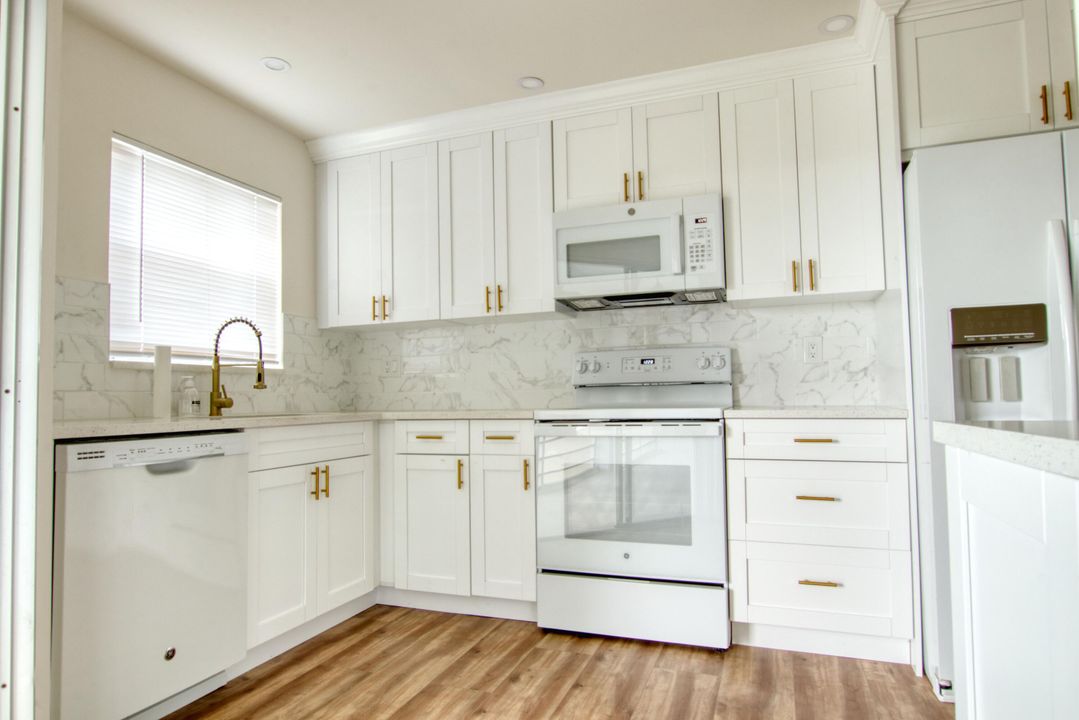 For Sale: $224,500 (2 beds, 2 baths, 1114 Square Feet)