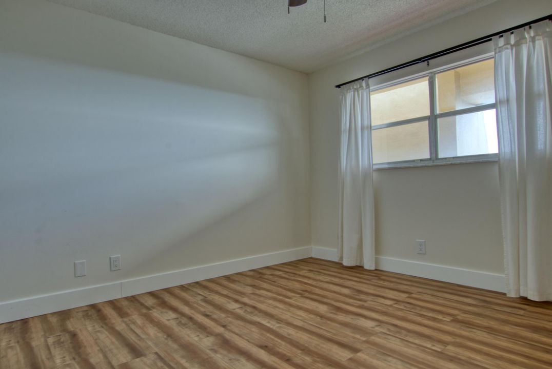 For Sale: $224,500 (2 beds, 2 baths, 1114 Square Feet)