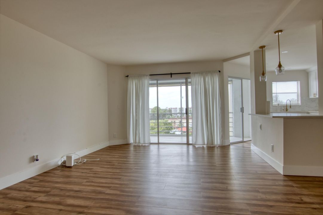 For Sale: $224,500 (2 beds, 2 baths, 1114 Square Feet)