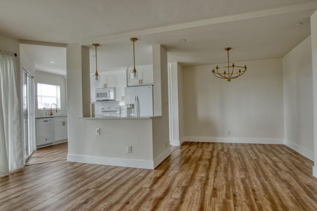 For Sale: $224,500 (2 beds, 2 baths, 1114 Square Feet)