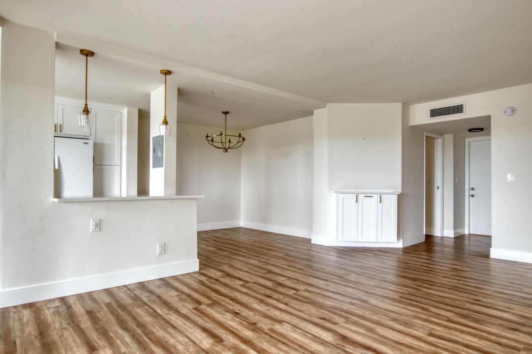 For Sale: $224,500 (2 beds, 2 baths, 1114 Square Feet)