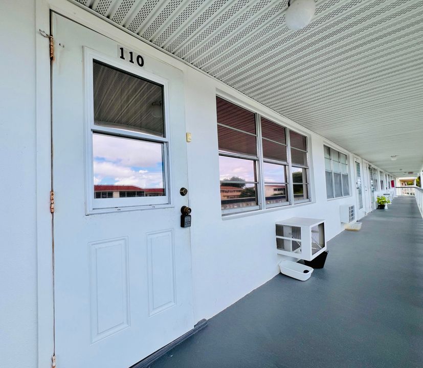 For Sale: $55,000 (1 beds, 1 baths, 585 Square Feet)