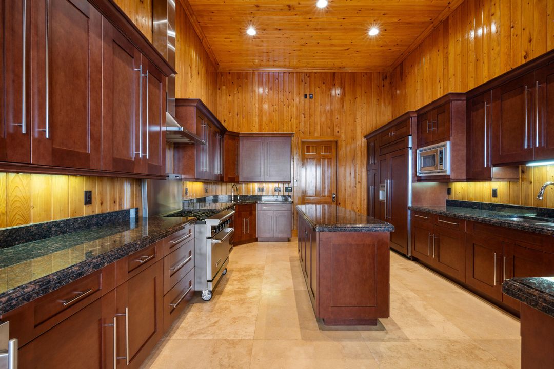 For Sale: $19,995,000 (6 beds, 12 baths, 20865 Square Feet)