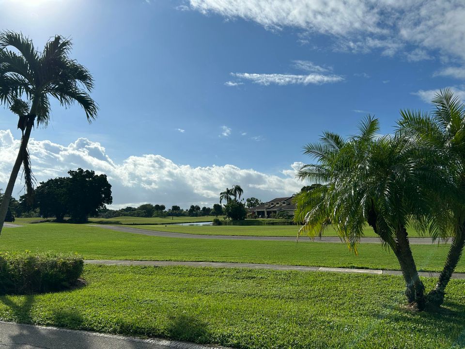 For Rent: $2,100 (2 beds, 2 baths, 1050 Square Feet)