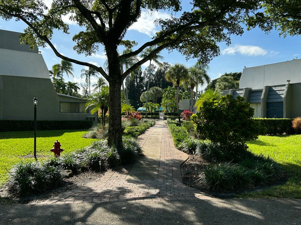 For Rent: $2,100 (2 beds, 2 baths, 1050 Square Feet)