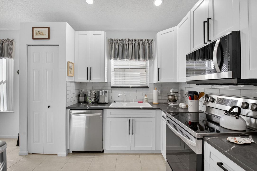 Active With Contract: $480,000 (3 beds, 2 baths, 2144 Square Feet)