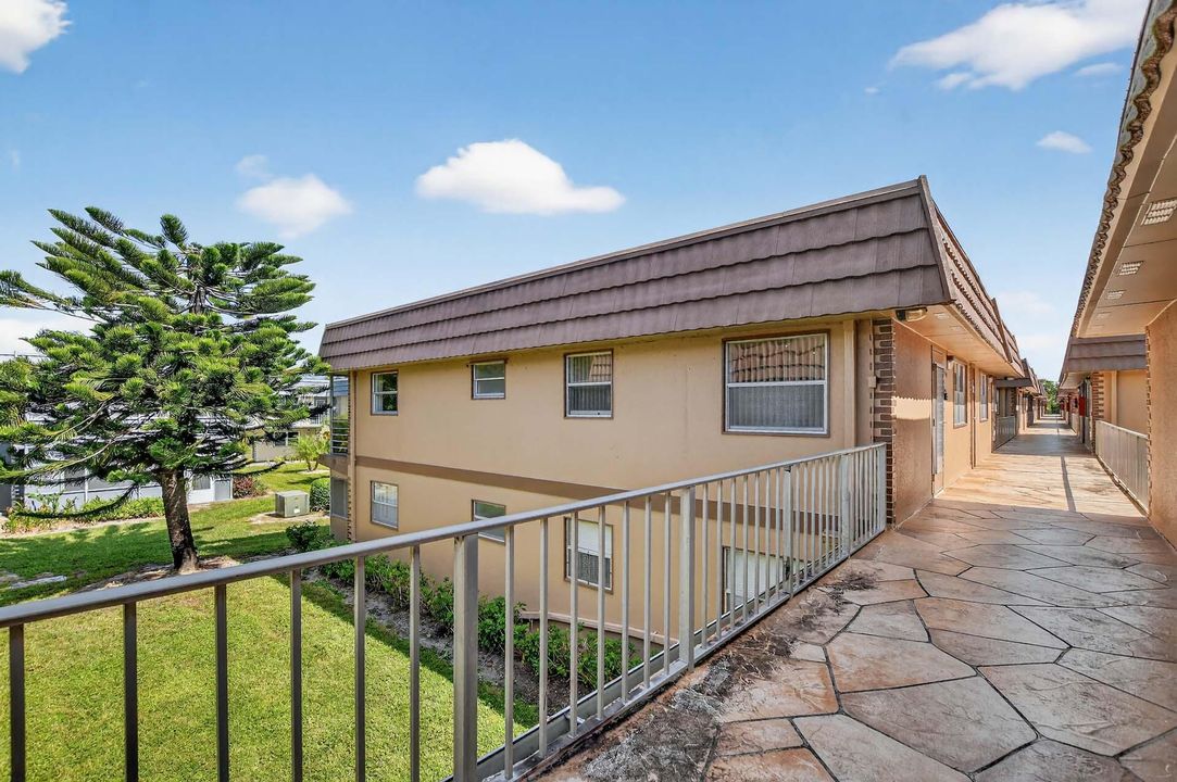 For Sale: $145,000 (2 beds, 2 baths, 880 Square Feet)