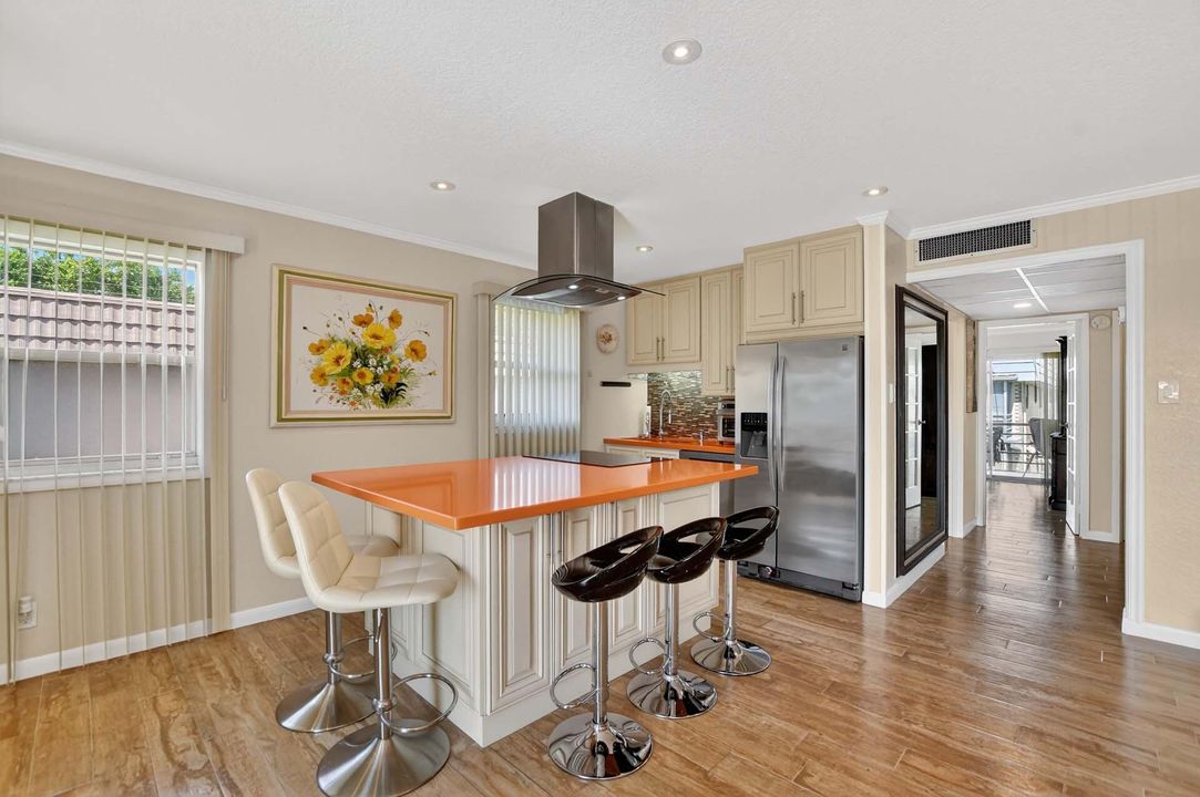 For Sale: $145,000 (2 beds, 2 baths, 880 Square Feet)