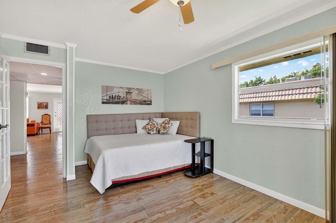 For Sale: $145,000 (2 beds, 2 baths, 880 Square Feet)