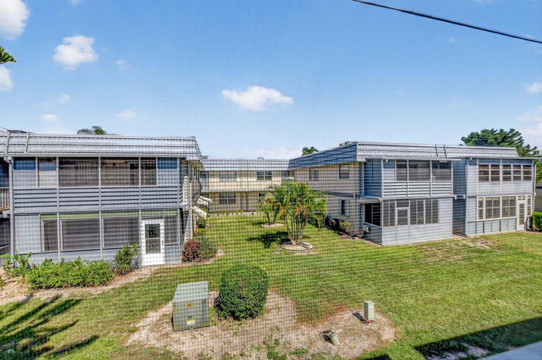 For Sale: $145,000 (2 beds, 2 baths, 880 Square Feet)