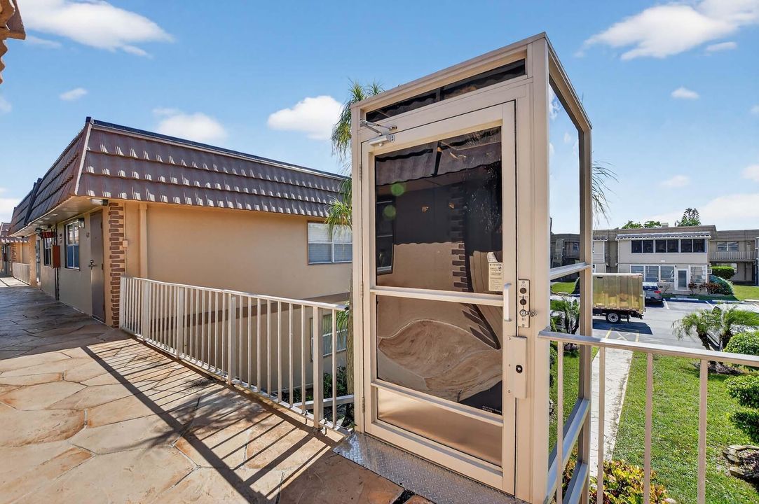 For Sale: $145,000 (2 beds, 2 baths, 880 Square Feet)