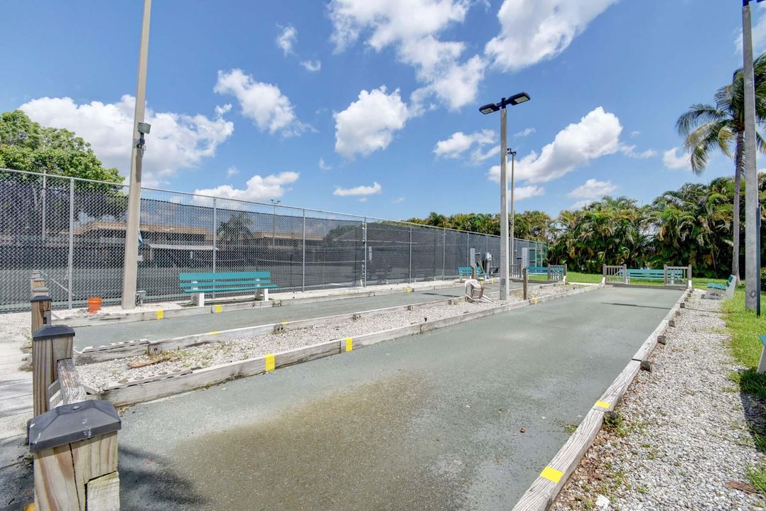 For Sale: $145,000 (2 beds, 2 baths, 880 Square Feet)