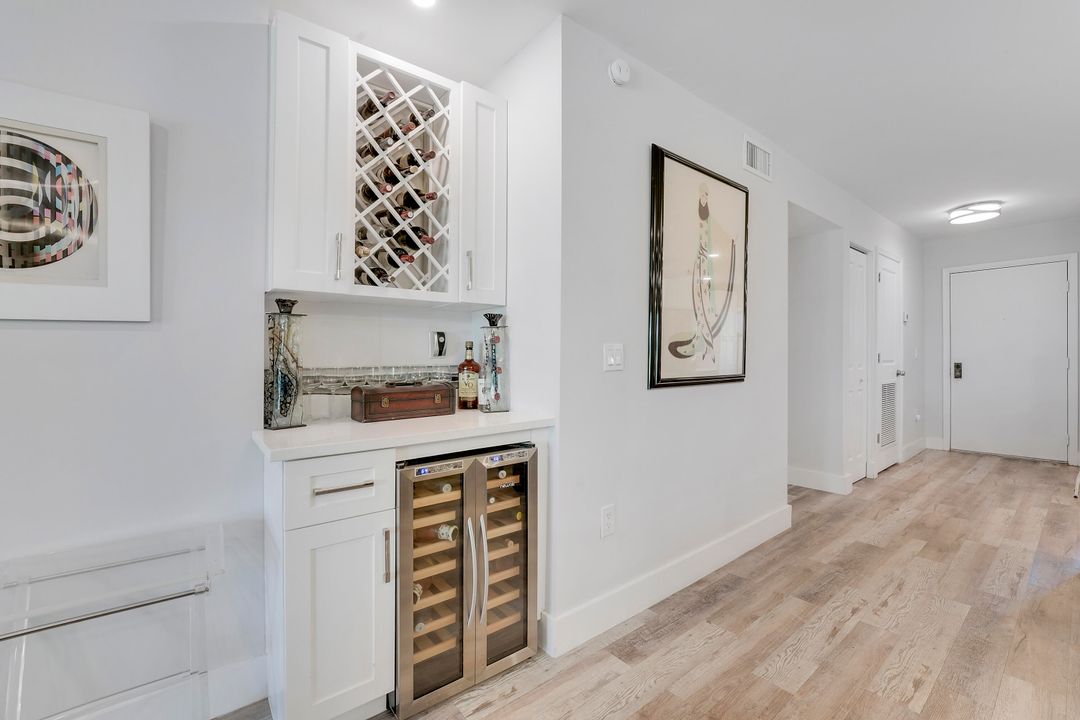 出租: $6,500 (2 贝兹, 2 浴室, 1383 平方英尺)