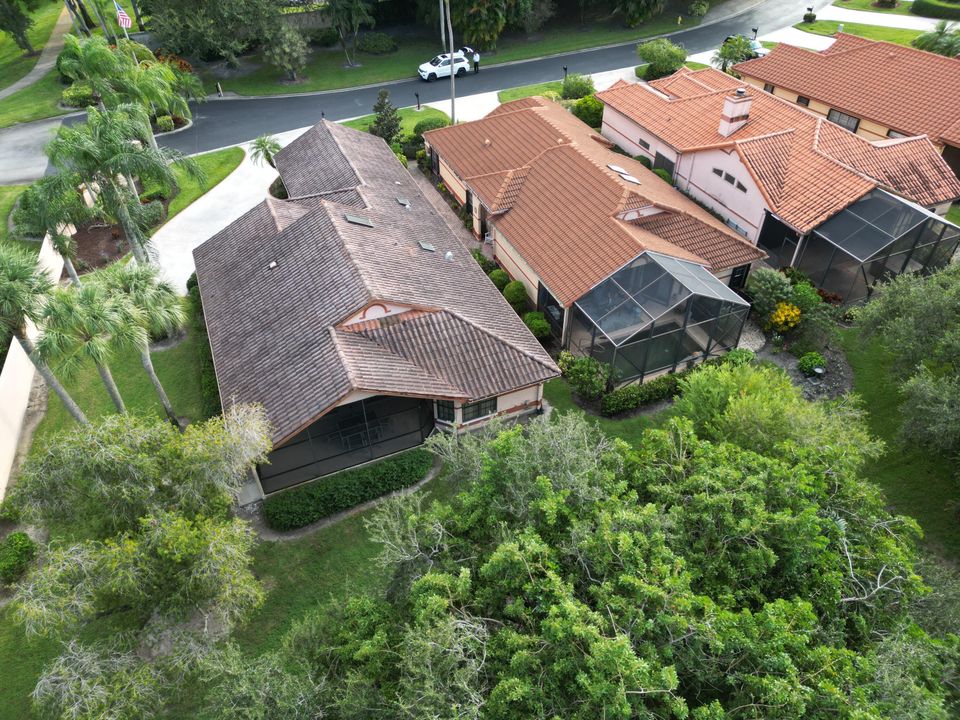 合同活跃: $299,900 (3 贝兹, 2 浴室, 1958 平方英尺)