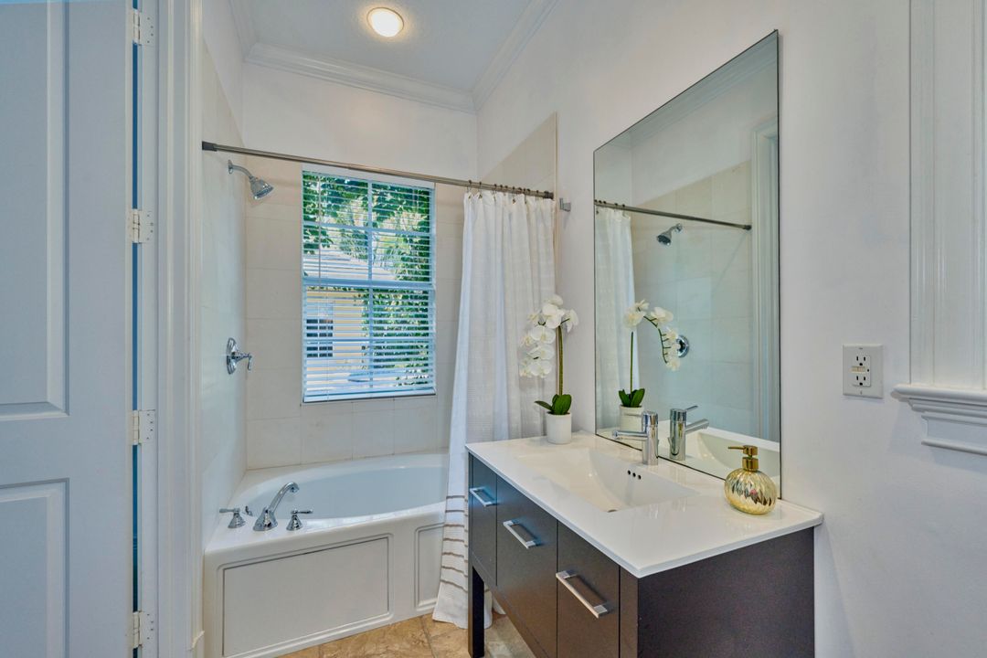 For Sale: $800,000 (4 beds, 4 baths, 3370 Square Feet)