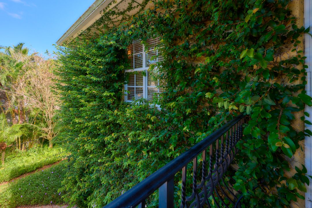 For Sale: $800,000 (4 beds, 4 baths, 3370 Square Feet)