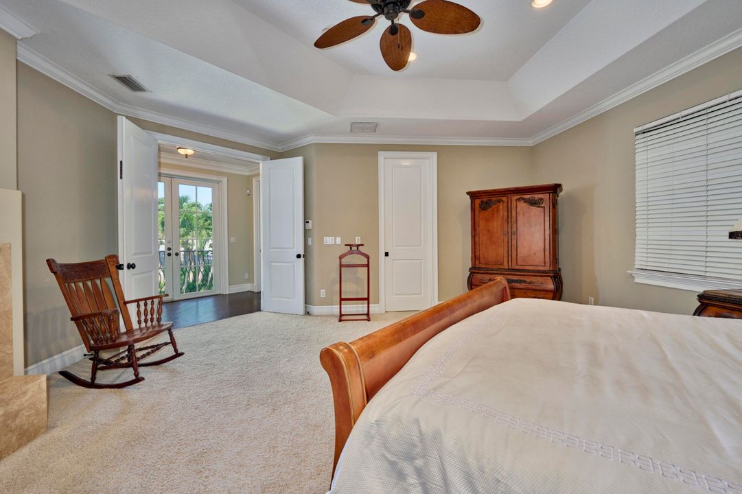 For Sale: $800,000 (4 beds, 4 baths, 3370 Square Feet)