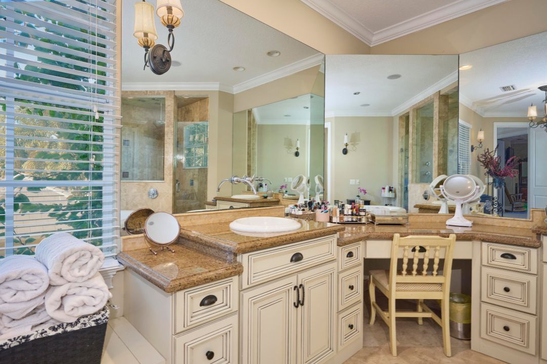 For Sale: $800,000 (4 beds, 4 baths, 3370 Square Feet)