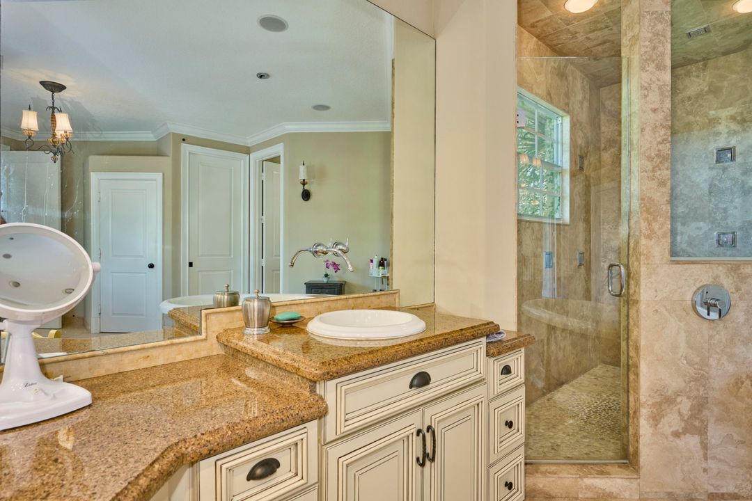 For Sale: $800,000 (4 beds, 4 baths, 3370 Square Feet)